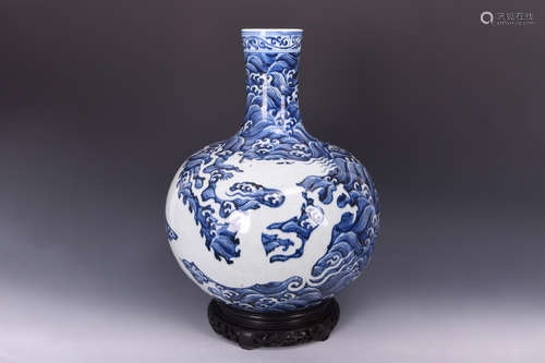 BLUE AND WHITE 'DRAGON' VASE, TIANQIUPING