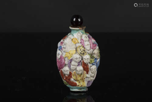 FAMILLE ROSE AND CARVED 'EIGHTEEN ARHATS' SNUFF BOTTLE