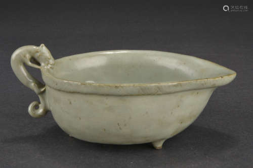 A SONG DYNASTY CELADON BRUSH WASHER