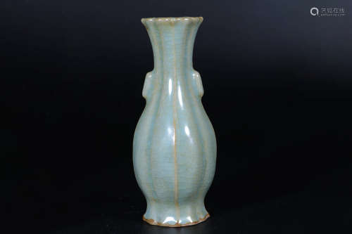 LONGQUAN WARE LOBED VASE WITH HANDLES