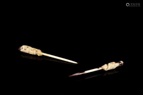 PAIR OF JADE CARVED HAIRPINS