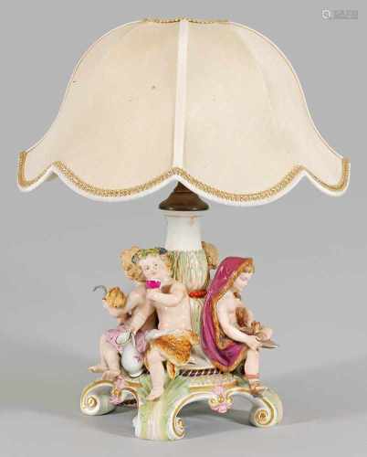 Lampe mit Allegorien der vier Jahreszeiten