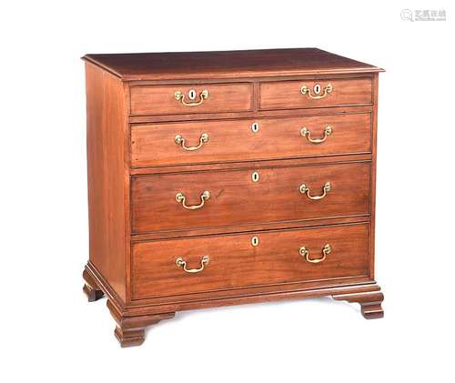 GEORGIAN MAHOGANY CHEST OF DRAWERS