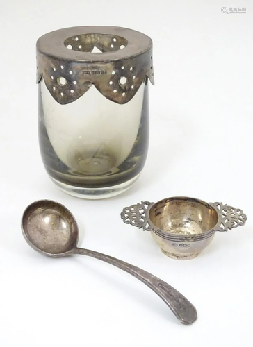 Assorted items comprising a small silver two…