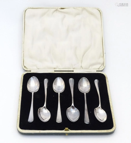 A cased set of 6 silver teaspoons hallmarked Sheffield