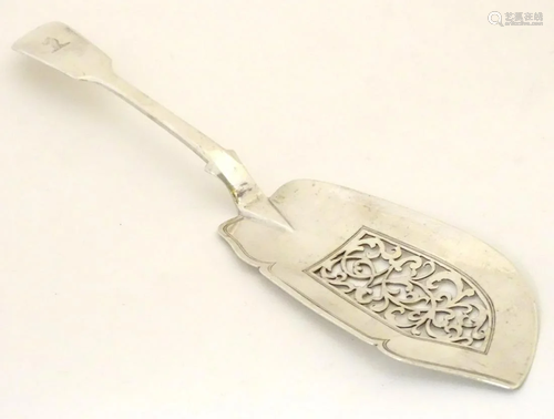 A Victorian silver fish slice hallmarked London 1839