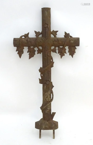 A large cast iron memorial / religious cross m…