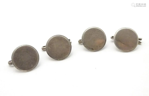 A set of 4 silver buttons hallmarked Birmingham 1907