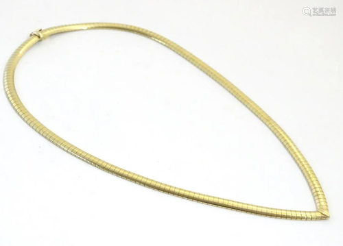 A 9ct gold necklace approx 16'' long