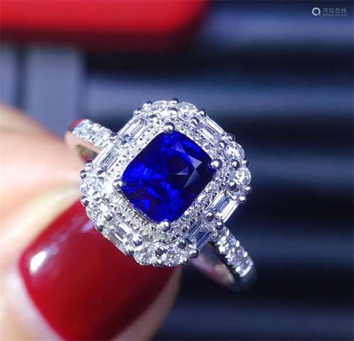 A Natural sapphire ring