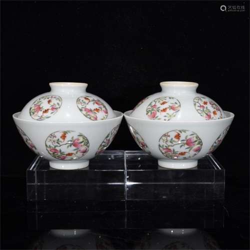 A Pair of Ancient Chinese Porcelain Bowls with the Cover Painted with the Pattern of Peaches(The Meaning of Longevity）