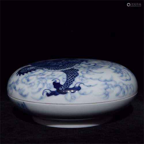 An Ancient Blue and White Chinese Porcelain Rouge Box
