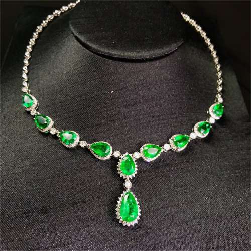An 18k Gold Emerald Evening Necklace