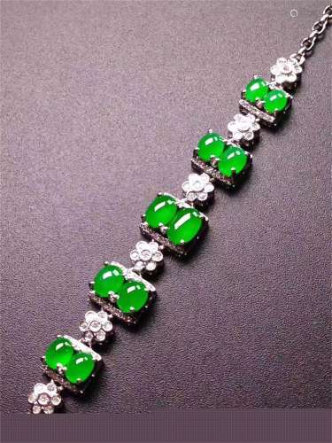 A Natural Green Jadeite Bracelet