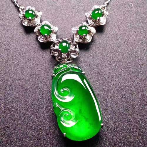 A Chinese Natural  Green Jadeite Necklace