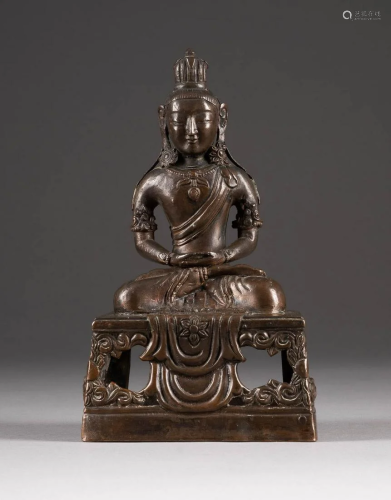 SITZENDER AMITAYUS Tibet, 18. Jh. Bronze, braun