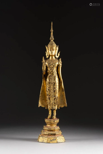 STEHENDER BUDDHA Thailand, 19. Jh. Bronze, verg…