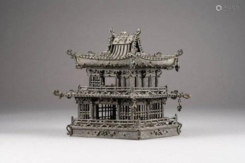 PAGODE Japan/China, um 1900 Bronze, dunkel pati…