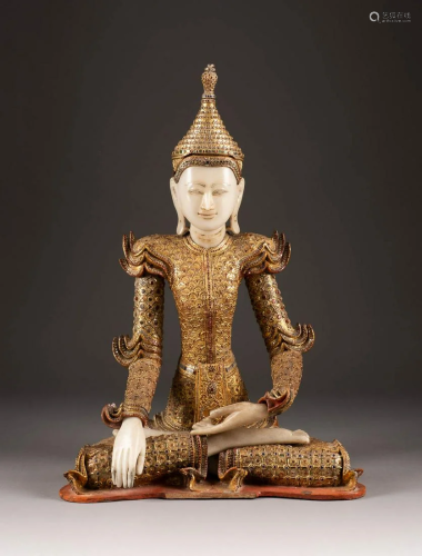 GROßE SITZENDE BUDDHA-FIGUR Thailand, Anf…