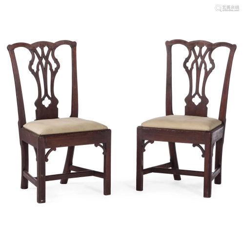 A Pair of Philadelphia Chippendale Walnut Side Cha…