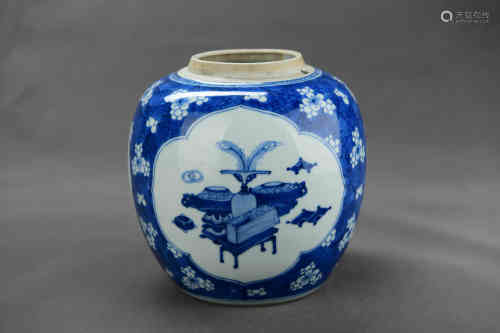 A Pair Of Chinese Blue and White Porcelain Jars
