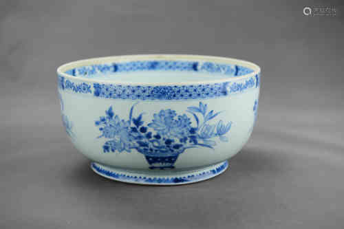 A Chinese Flower Pattern Blue and White Porcelain Brush Washer