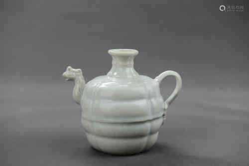 A Chinese Porcelain White Glaze Phoenix-head pot