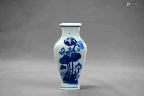 A Chinese Blue and white Porcelain Vase with Double Ears