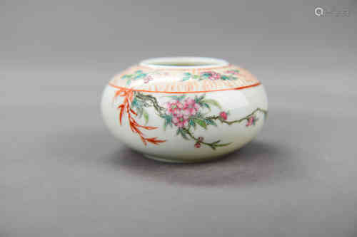 A Chinese Famille Rose Flower Printed Porcelain Water Pot