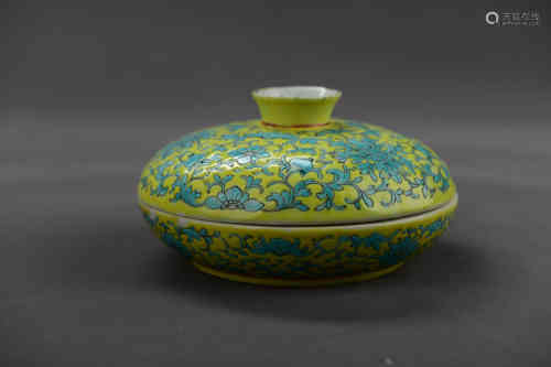 A Chinese Yellow Green Glaze Porcelain Box