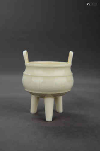 A Chinese White Claze Porcelain Censer