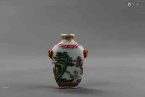 A Chinese Famille Rose Snuff Bottle