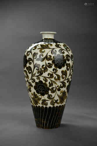 A Chinese Peony Pattern Cizhou kiln Vase