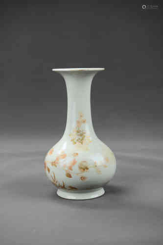 A Chinese White Glaze Gold Butterfly Pattern Porcelain Vase