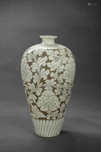 A Chinese Peony Pattern Cizhou kiln Vase