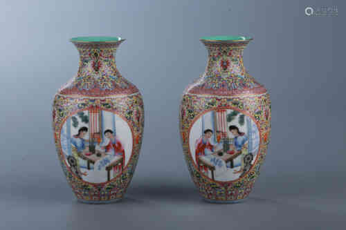 A Pair of Chinese Famille Rose Porcelain Vases