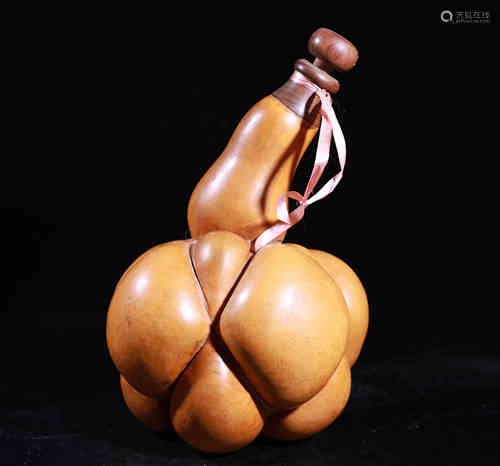 A Chinese Wood Gourd-shaped Bottle.