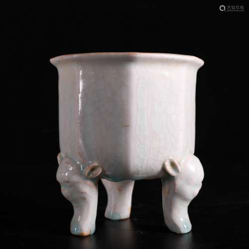 A Chinese Porcelain Incense Burner.