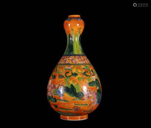 A Chinese Sancai Porcelain Vase.