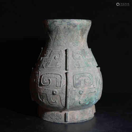 A Chinese Ancient Bronze Zun.