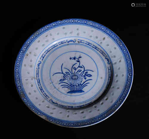 A Chinese Blue and White Porcelain Plate.