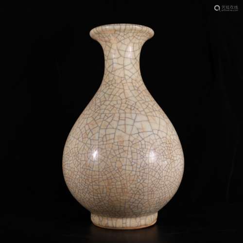 A Chinese Ge Ware Porcelain Vase.