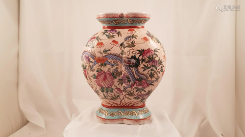 Chinese porcelain ovoid shape 1950 Dragon Lotus