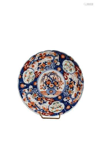 PLAT POLYLOBÉ en porcelaine imari Japon Meiji fin…