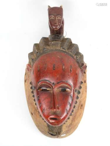 Masque surmontée d'un animal Bois polychrome République de Côte d'Ivoire, ethnie Baoulé H 55 cm