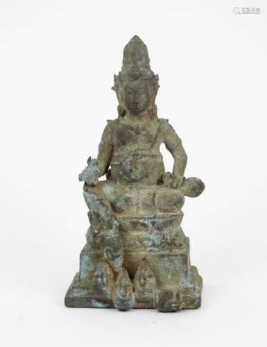 Bouddha sur son trône Bronze à patine verte de fouille. Java XVIII° s Résiduel de noyau H 28 cm