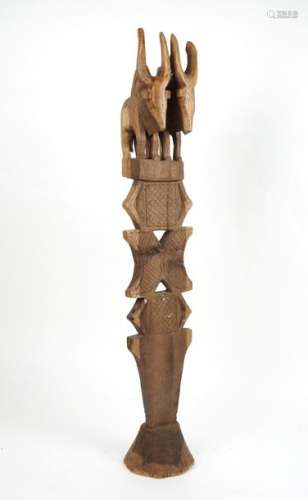Elément de poteau Poteau Aloalo Bois sculpté Madagascar, ethnie Aloalo XX° siècle H 75 cm
