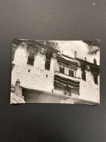 Michel PLEISSEL Six photos Reportage photographique du Tibet de 1960 On y joint la carte originale de son voyage