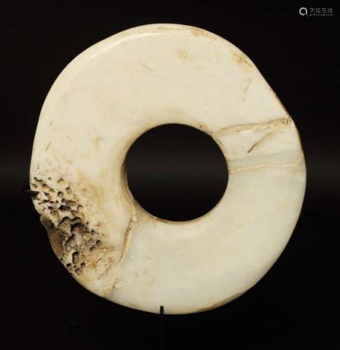 Monnaie d'échange de forme circulaire en coquillage Indonésie - sur socle Diam 20 cm