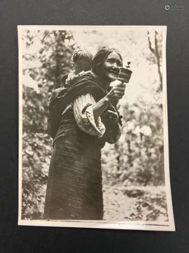 Quatre Photo de presse Parisien liberé quatre mois chez les sherpas du Tibet 26,4 x 20 cm